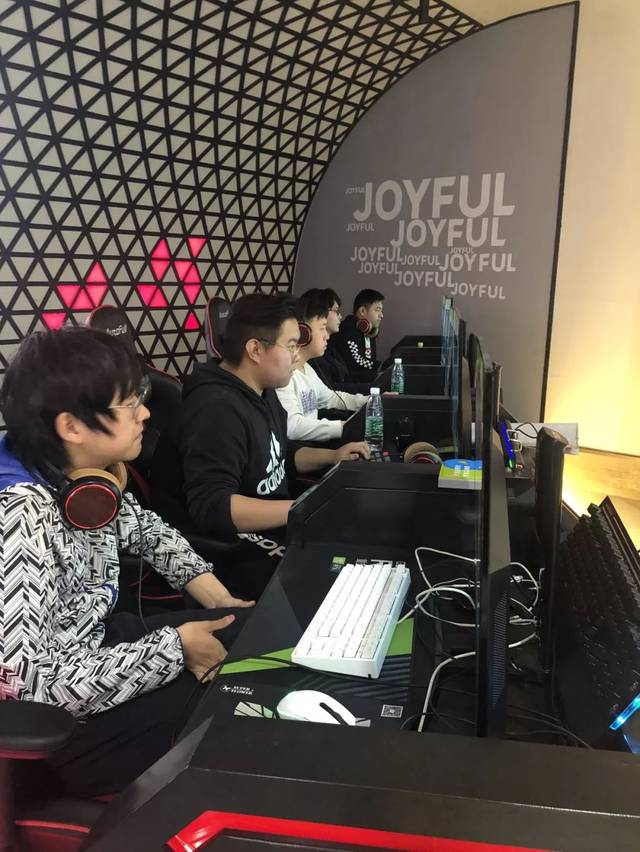 杜兰特与火箭全队集体击败追梦格林，引发热议